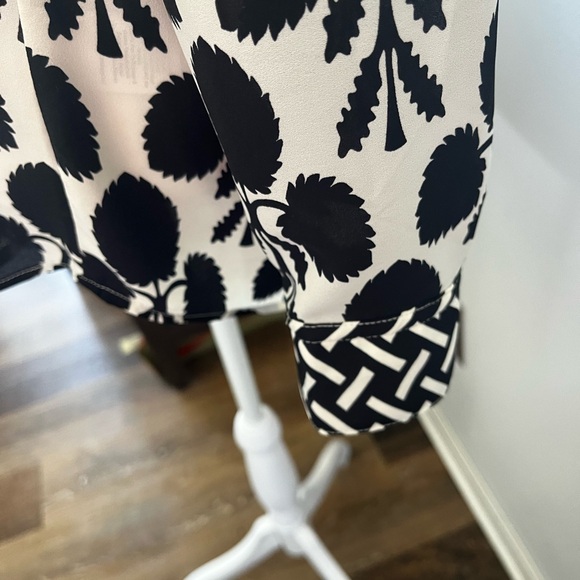 Long Talbots Black and White Graphic Blouse Medium Petite - Picture 3 of 6